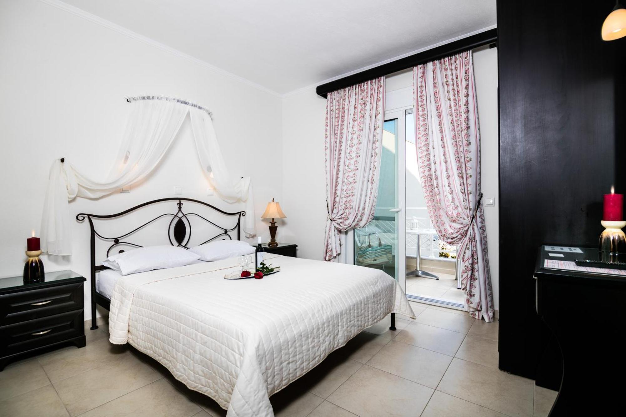 Niki Apartments Chrisi Ammoudia Esterno foto