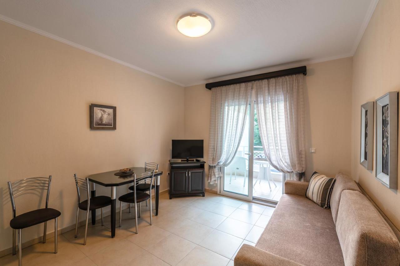 Niki Apartments Chrisi Ammoudia Esterno foto