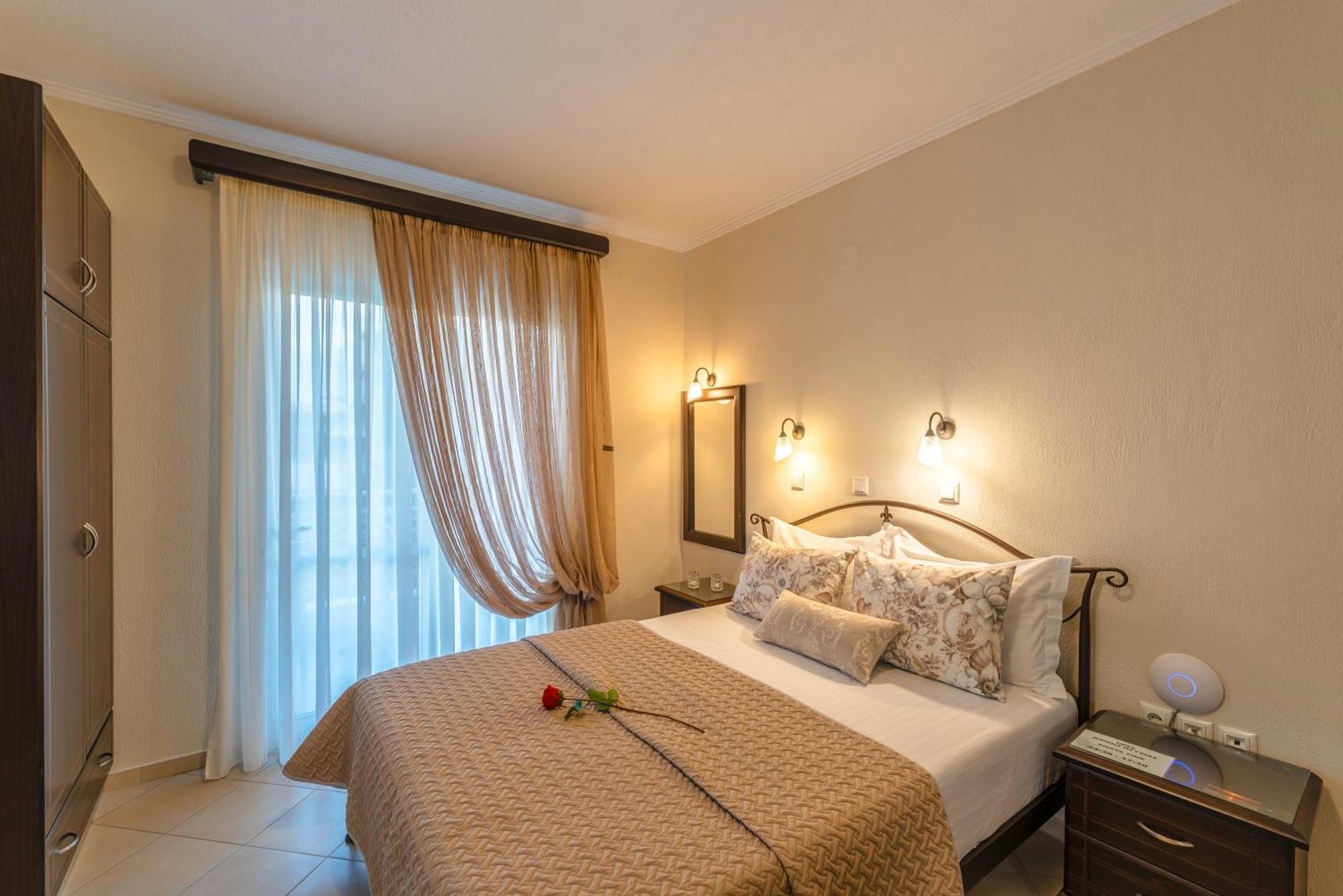 Niki Apartments Chrisi Ammoudia Esterno foto
